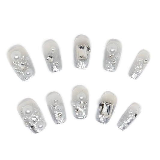 Press-On Nails: Pearly Lights