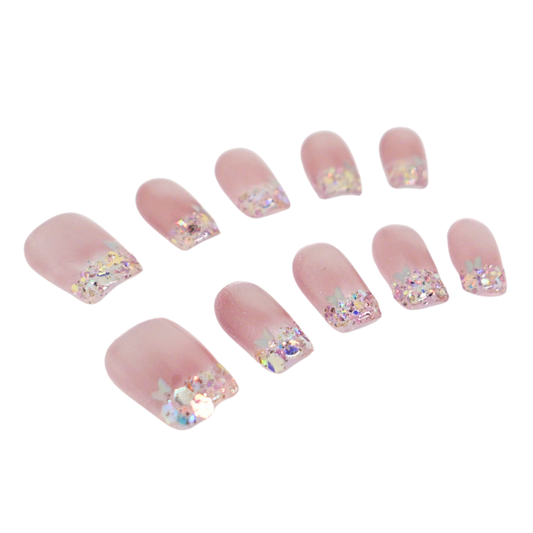 Press-On Nails: Flutter Tips