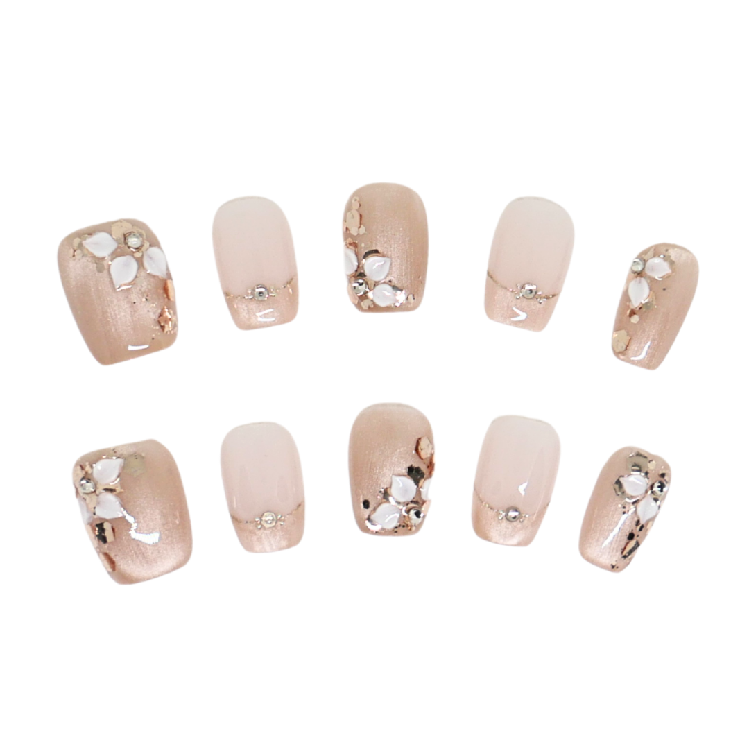 Press-On Nails: Petal Muse